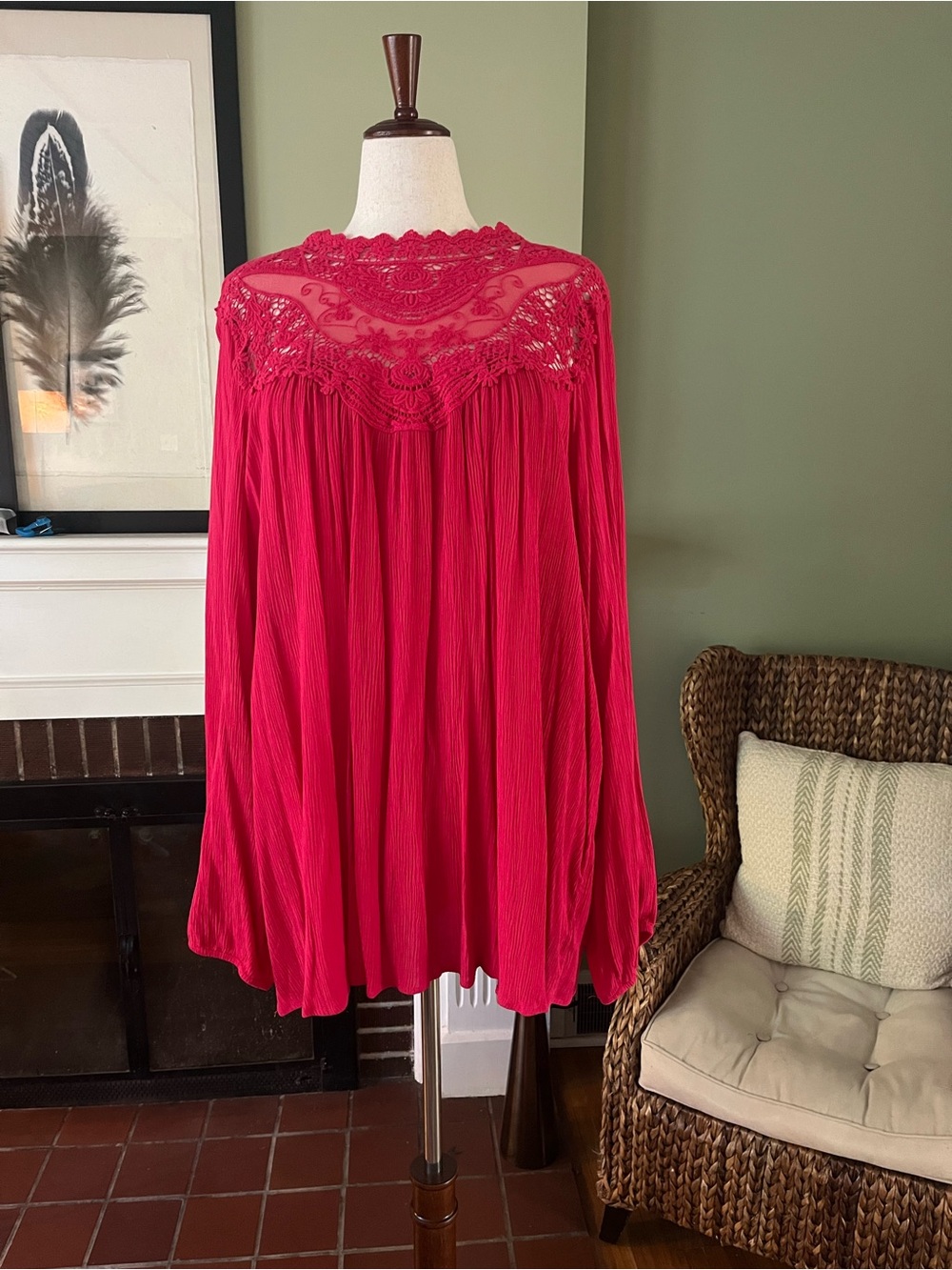 Torrid NWT Raspberry Crochet Lace Crinkle  Tunic Blouse 4X (26)